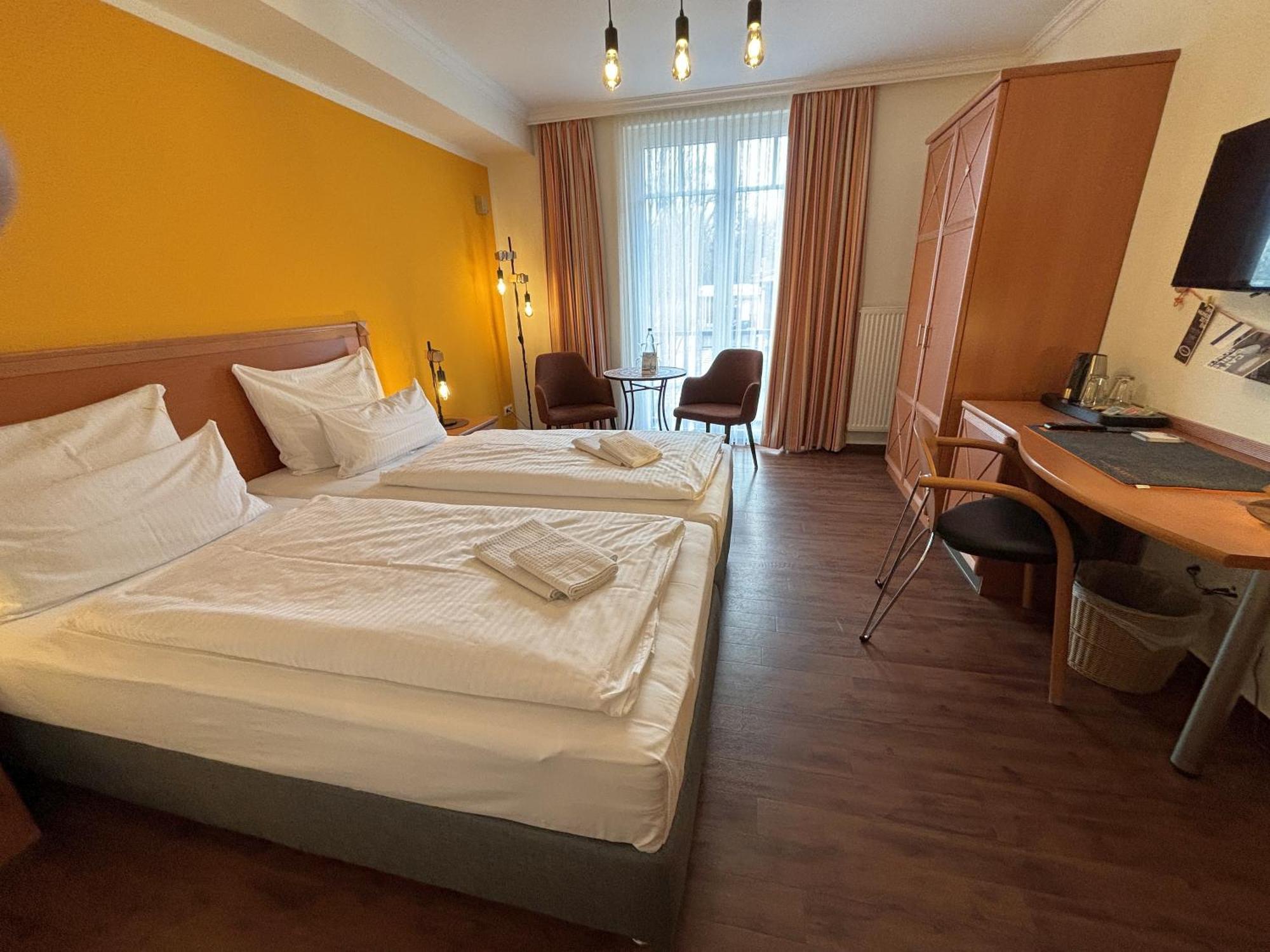 Pension Sanddorn Mit Cafe Carlssons Binz Exterior foto